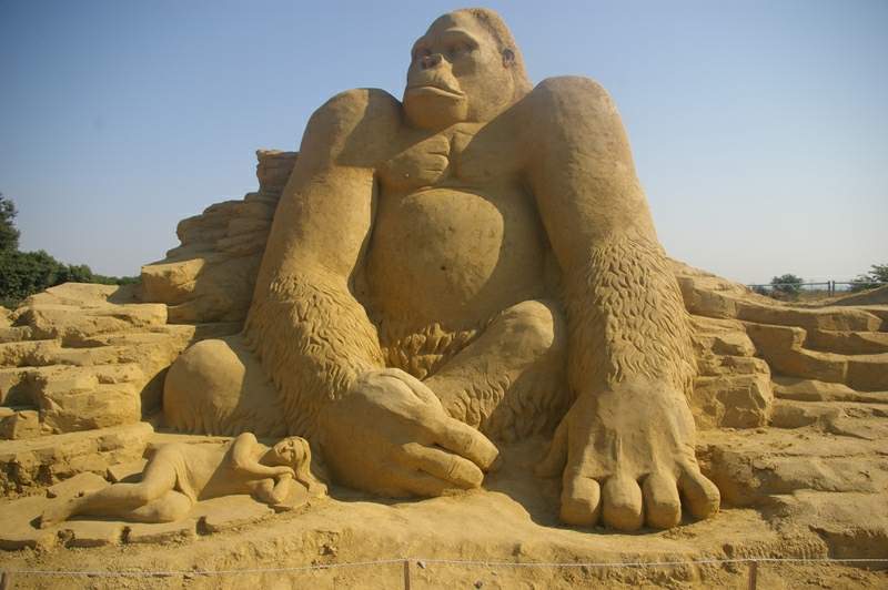 Кинг Конг - пясъчни скулптури